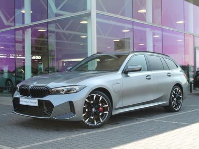 Grijs Gebruikt 2024 BMW 330 M Sport Stationwagen | € 49.950