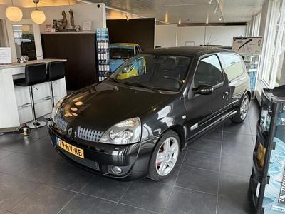Zwart Gebruikt 2002 Renault Clio II R.S. Hatchback | € 4.450