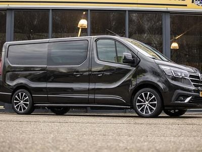 Zwart (metallic) Gebruikt 2023 Renault Trafic Business MPV | € 27.950 (Duur)