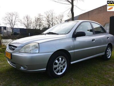 Grijs Occasion 2003 Kia Rio Sedan | € 1.699 (Eerlijke prijs)