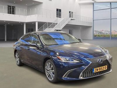 Blauw Gebruikt 2019 Lexus ES300H Luxury Line Sedan | € 27.995 (Eerlijke prijs)