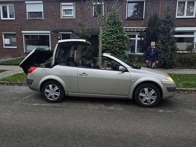 Beige Gebruikt 2005 Renault Mégane Cabriolet Luxe Cabriolet | € 1.700 (Eerlijke prijs)