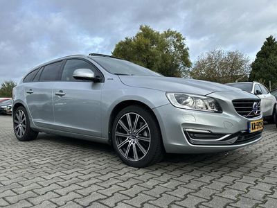 tweedehands Volvo V60 2.4 D6 Twin Engine Momentum Aut. *NAVI | VOLLEDER | XENON | CAMERA ECC | PDC | CRUISE | TREKHAAK*