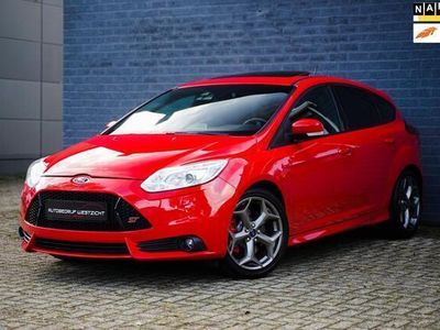 tweedehands Ford Focus 2.0 EcoBoost ST-3 250pk Recaro Xenon Led ST