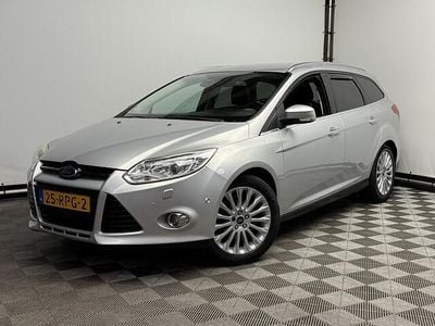 Zilver (metallic) Gebruikt 2011 Ford Focus Titanium Stationwagen | € 6.975 (Eerlijke prijs)