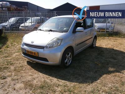 Grijs Gebruikt 2005 Daihatsu Sirion Hatchback | € 1.099 (Goede deal)