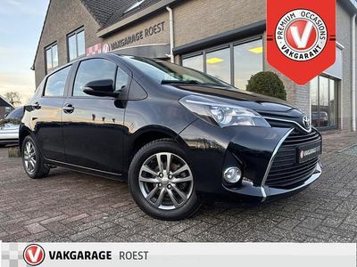 Zwart (metallic) Occasion 2016 Toyota Yaris Hatchback | € 10.500 (Eerlijke prijs)