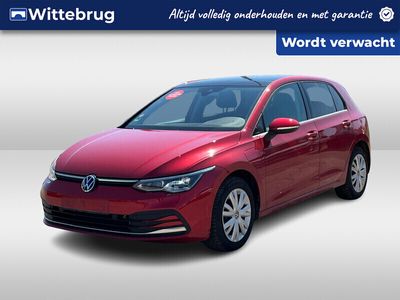 tweedehands VW Golf VIII 1.4 eHybrid Style DSG Automaat Panoramadak / 17"/ Navigatie / IQ LED Matrix / Trekhaak