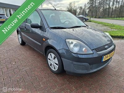 Occasion Ford Fiesta Style 69 PK (50 kW) 2006 Grijs Hatchback