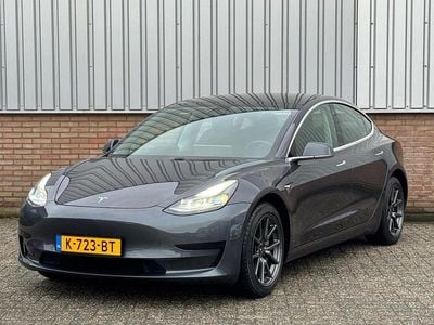 Grijs Occasion 2020 Tesla Model 3 Standard Range Sedan | € 17.950 (Goede deal)