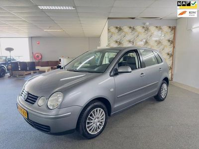 Grijs (metallic) Gebruikt 2005 VW Polo S Hatchback | € 3.250 (Iets duurder)