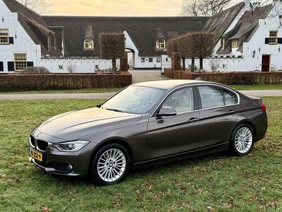 Bruin Occasion 2013 BMW 320 Efficient Dynamics Sedan | € 8.250 (Goede deal)