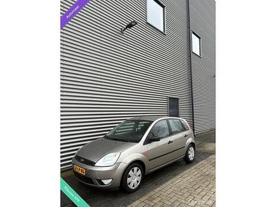 Grijs Occasion 2003 Ford Fiesta Ambiente Hatchback | € 1.649 (Eerlijke prijs)
