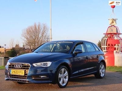 Blauw (metallic) Gebruikt 2013 Audi A3 Sportback Ambiente Hatchback | € 11.450 (Goede deal)