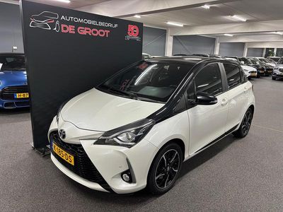 Wit (metallic) Gebruikt 2017 Toyota Yaris Design Hatchback | € 12.950 (Eerlijke prijs)