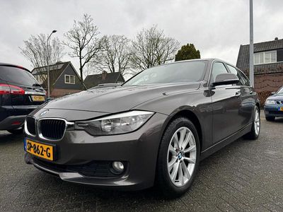 Bruin (metallic) Occasion 2013 BMW 316 Executive Stationwagen | € 6.499 (Super prijs)