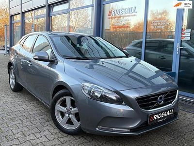 Grijs Gebruikt 2014 Volvo V40 Momentum Hatchback | € 5.249 (Eerlijke prijs)