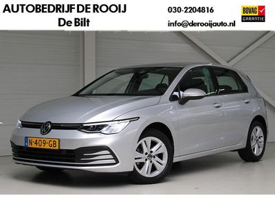 Grijs Gebruikt 2021 VW Golf VIII Life Hatchback | € 22.795 (Eerlijke prijs)