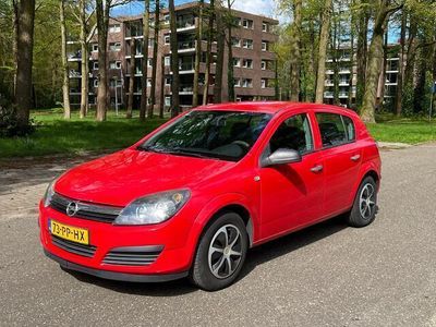 tweedehands Opel Astra 1.4 Essentia Airco HB 5 Deurs Rood Nwe apk