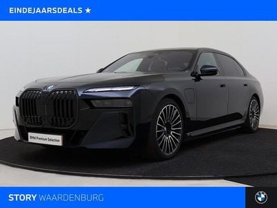 M carbonschwarz (donker zwart metallic) Gebruikt 2025 BMW 750e Executive Sedan | € 136.950