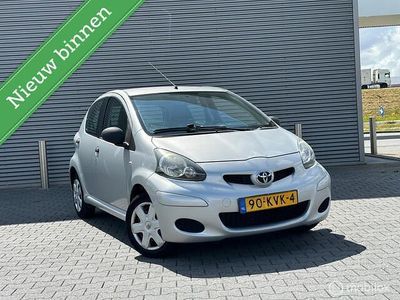 Grijs Gebruikt 2010 Toyota Aygo Comfort Hatchback | € 2.390 (Eerlijke prijs)