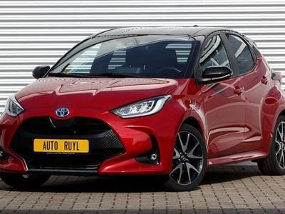 Rood Occasion 2022 Toyota Yaris Executive Hatchback | € 22.785 (Eerlijke prijs)