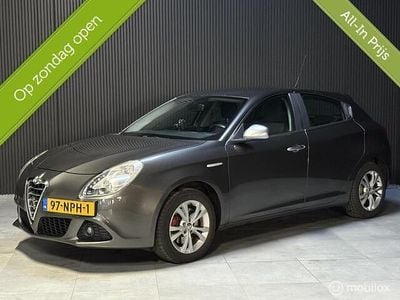 Grijs Gebruikt 2010 Alfa Romeo Giulietta Distinctive Hatchback | € 6.999 (Eerlijke prijs)