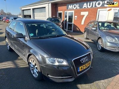 Zwart, metallic lak Gebruikt 2012 Audi A3 Attraction Hatchback | € 3.950 (Eerlijke prijs)