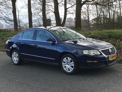 Blauw Gebruikt 2005 VW Passat Comfortline Sedan | € 4.250