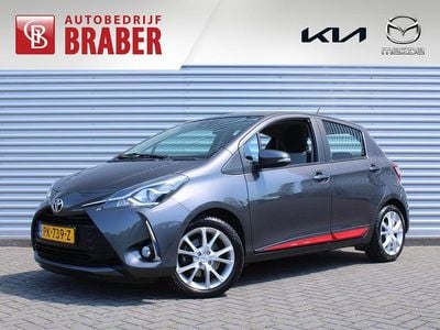 Grijs Occasion 2017 Toyota Yaris Design Hatchback | € 13.545 (Iets duurder)