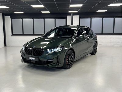 Groen (metallic) Gebruikt 2023 BMW 120 M Sport Hatchback | € 34.995 (Iets duurder)