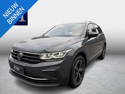 Grijs (metallic) Occasion 2022 VW Tiguan Active SUV | € 31.899 (Eerlijke prijs)