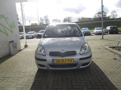 Blauw Occasion 2005 Toyota Yaris Hatchback | € 2.950 (Iets duurder)