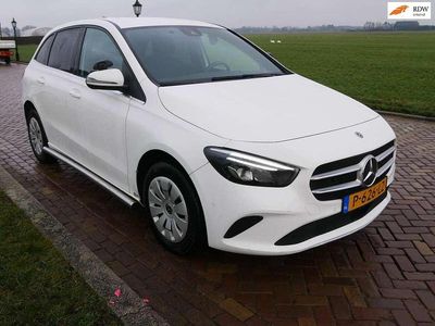 Wit Occasion 2022 Mercedes B200 MPV | € 9.499