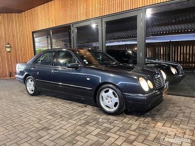 Blauw Gebruikt 1998 Mercedes E300 Avantgarde Sedan | € 5.950