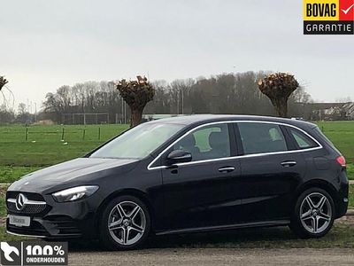 Zwart Gebruikt 2022 Mercedes B200 AMG line MPV | € 33.950 (Iets duurder)
