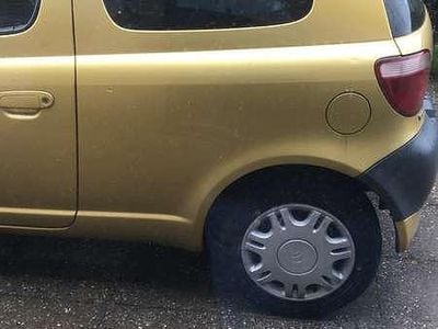 Goud Occasion 2002 Toyota Yaris Terra Hatchback | € 1.499 (Goede deal)
