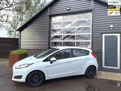 Wit Gebruikt 2015 Ford Fiesta Style Hatchback | € 5.490 (Eerlijke prijs)