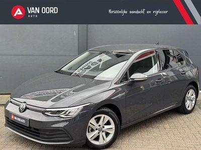 Grijs Occasion 2021 VW Golf VIII Life Hatchback | € 17.180 (Eerlijke prijs)
