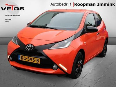 Oranje, metallic lak Gebruikt 2014 Toyota Aygo X-clusiv Hatchback | € 10.950 (Eerlijke prijs)