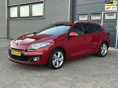 Rood Occasion 2012 Renault Mégane GrandTour Dynamique Stationwagen | € 4.199 (Eerlijke prijs)