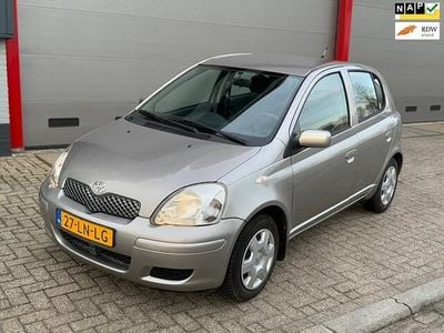 Grijs Occasion 2003 Toyota Yaris Hatchback | € 3.249 (Eerlijke prijs)
