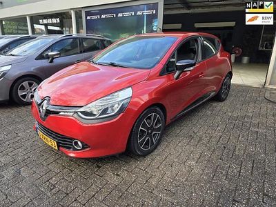 Rood Gebruikt 2014 Renault Clio IV Expression Hatchback | € 5.999 (Eerlijke prijs)