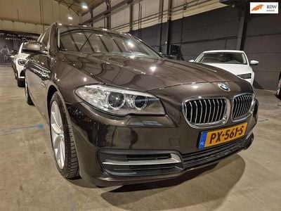 Bruin (metallic) Occasion 2017 BMW 520 Luxury Line Stationwagen | € 19.849 (Super prijs)