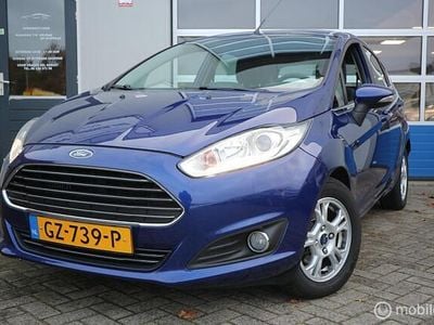 Blauw Gebruikt 2015 Ford Fiesta Titanium Hatchback | € 3.600 (Eerlijke prijs)
