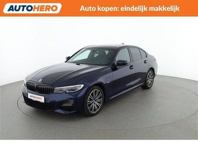Blauw (metallic) Occasion 2022 BMW 330e Sedan | € 32.950 (Super prijs)