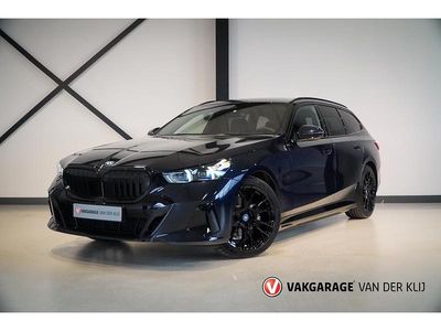Zwart Occasion 2024 BMW 530 Stationwagen | € 58.950 (Duur)
