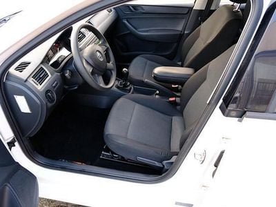 Wit Gebruikt 2013 Skoda Rapid Comfort Hatchback | € 5.950 (Goede deal)