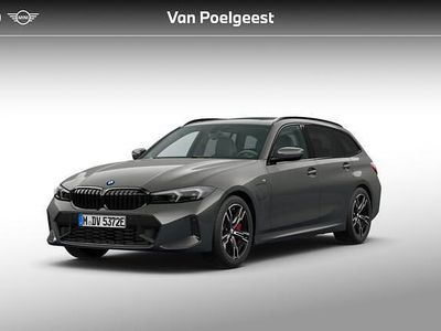 Grijs Nieuw 2025 BMW 330 Comfort Edition Stationwagen | € 71.078 (Eerlijke prijs)