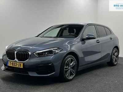 Grijs Occasion 2023 BMW 118 Sport Line Hatchback | € 23.500 (Super prijs)